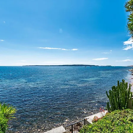 Adriana By Terry's Homes Waterfront Seaview Apartment *